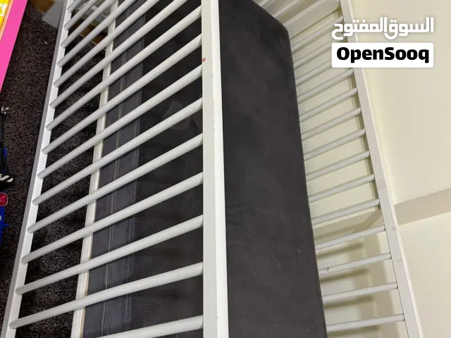 سرير بيبي مستعمل
