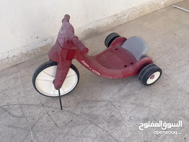 مطبخ اطفال حاله ممتازة و بسكليت