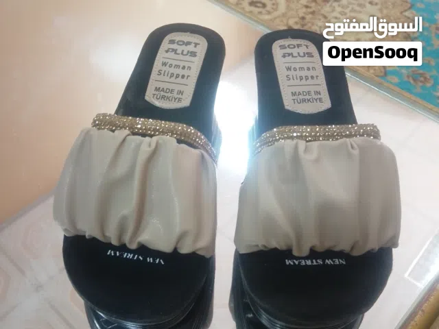 مجموعه من الاحذية النسائيه جميع المقاسات