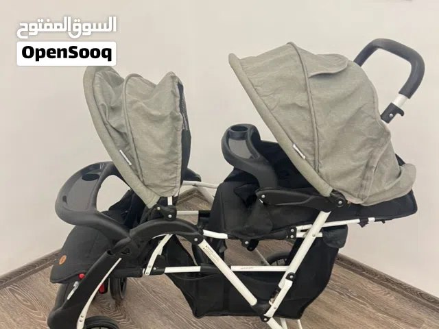 عربة للتوائم