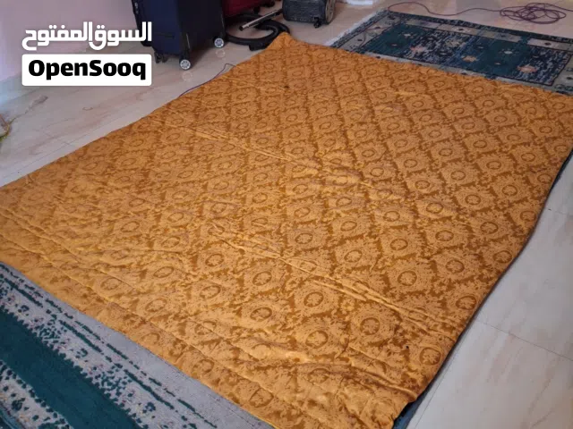 للبيع لحاف ذهبي مبطن قطن ثقيل