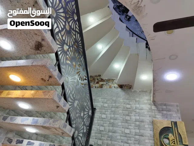 بيت للبيع في منطقة الجبيله بناء حديث ثلاث طوابق