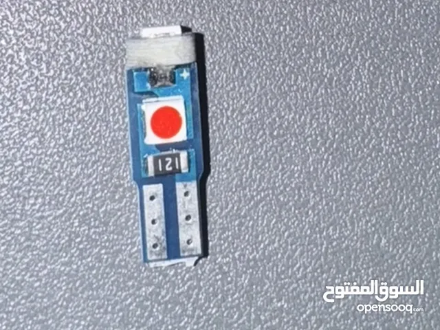 ليت داخلي لونهم احمر ويصير حق كل ديكورات السياره وعدادات السياره فقط لون احمر