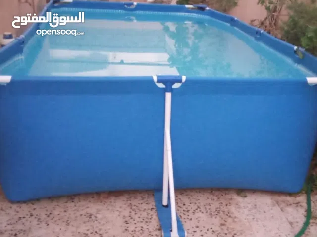 حوض سباحة للكبار وللصغار