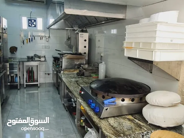 كافتيريا وجبات سريعة ومطعم شاورما ودجاج