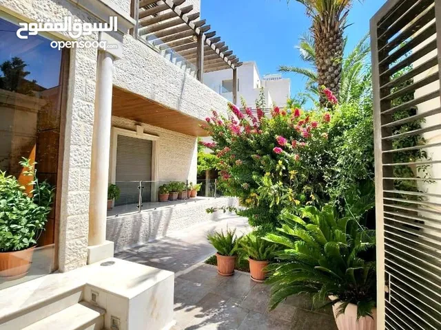 عبدون  فيلا مستقله ع شارعين منطقه سفارات