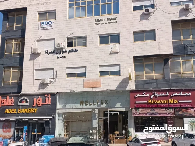 مكاتب بمساحات مختلفة تبدأ من 100 متر وتصل إلى 180 متر
