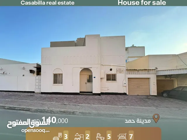 650 m2 More than 6 bedrooms Townhouse for Sale in Northern Governorate Madinat Hamad