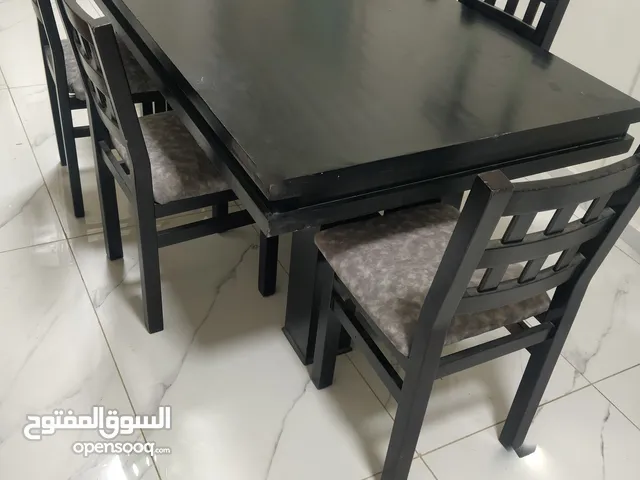 طاولة سفرة مع 6 كراسي تنجيد