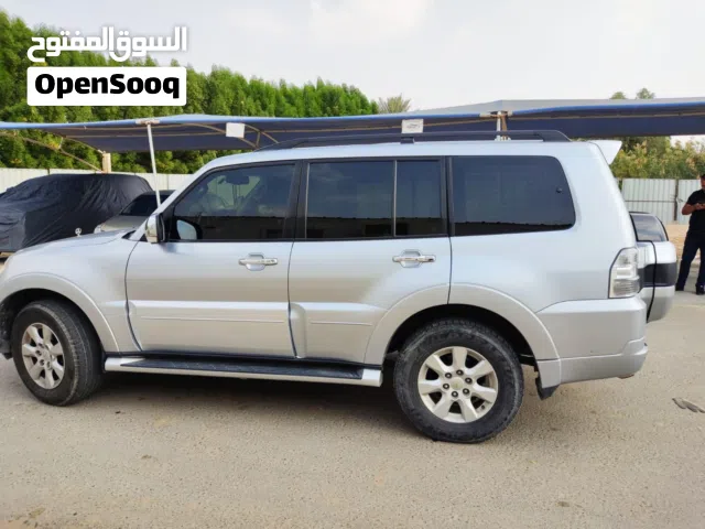 2015 ميتسوبيشي باجيرو GLS Top