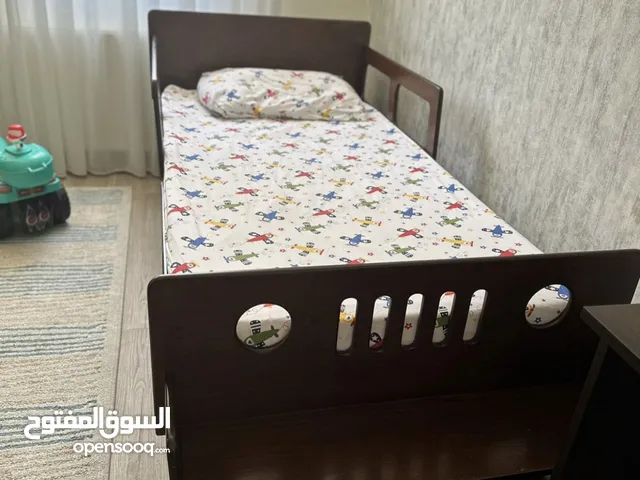 تخت اطفال على شكل سيارة سويد
