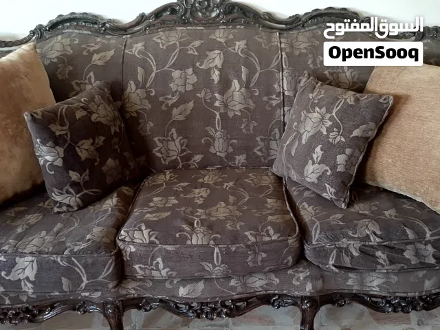 طقمين كنب حفر تركي أصلي خشب زان مش محلي بحالة جديد وارد الكويت