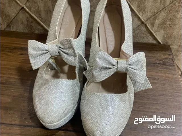 كعب عالي بسعر مغري 5دنانير