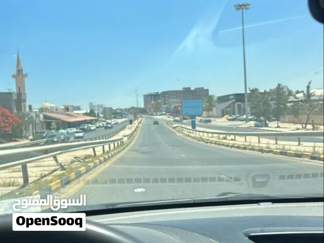 تجاري على رئيسي ابونواس واجهتين موقع ممتاز