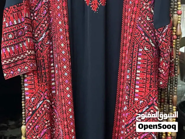 ثوب مستعمل لبسه وحده فقط