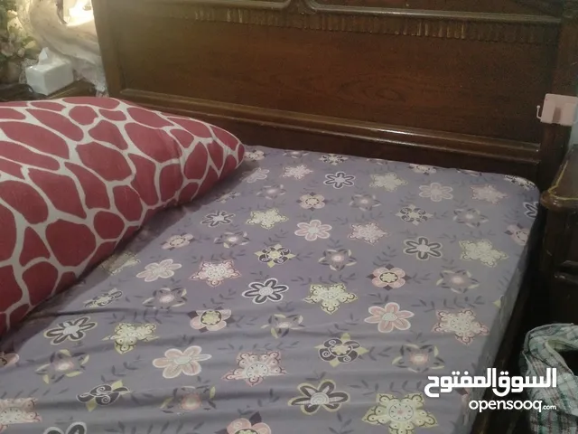 غرفة نوم خشب لاتيه ثقيل مافيها تكسير بحاجه الى صيانه مع. فرشة زمبرك