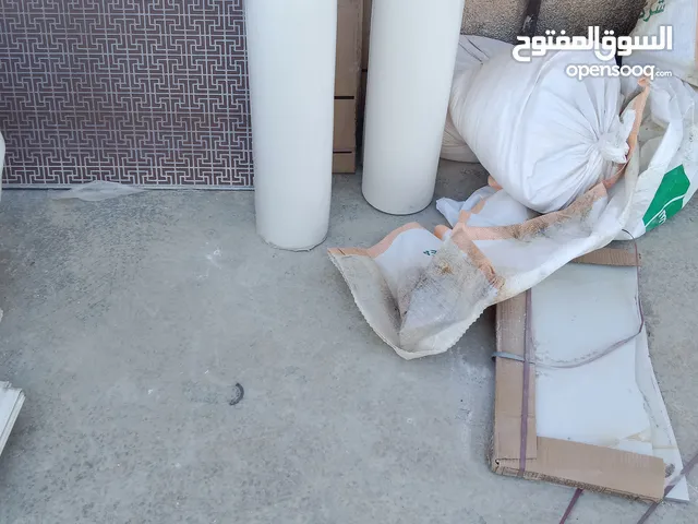 مغسلة مع عامود