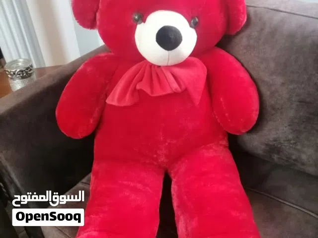 دب أحمر فخم، ناعم الملمس جداً وبحالة ممتازة (شبه جديد).Teddy Bear