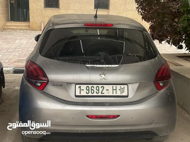 بيجو 208  يد اولى