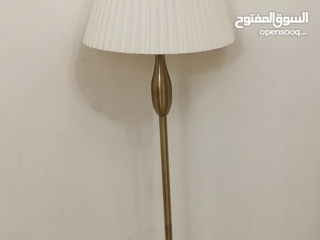 اضائة للغرفة بحالة ممتازة جدا