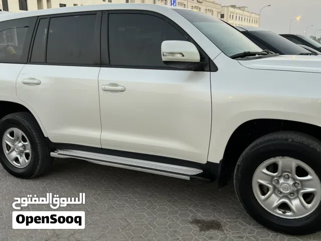 تويوتا لاندكروزر 2017ستاندر بدون حوادث صبغة وكالة وطابعة من وكالة بهوان