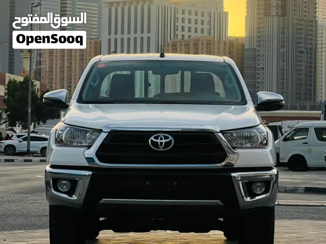 2025 تويوتا هيلوكس SR5