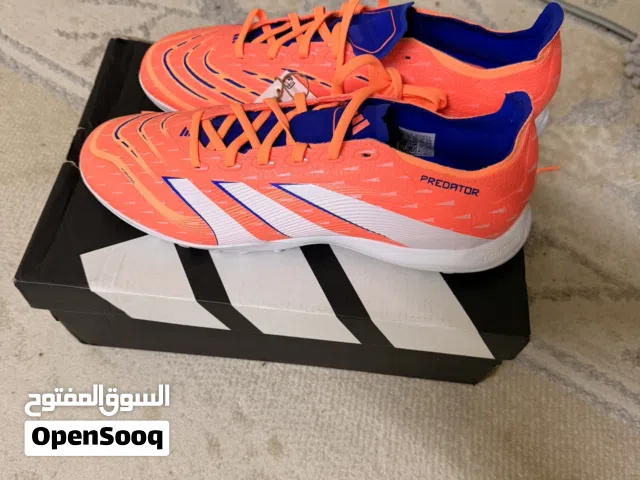 Adidas size available 44  Pyma size :42.5