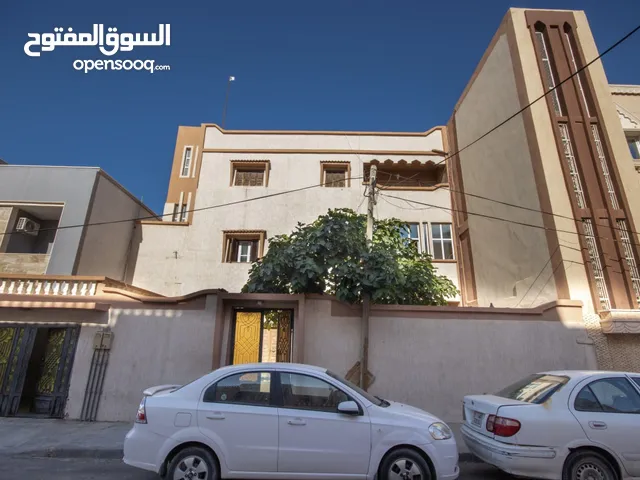 110 m2 3 Bedrooms Townhouse for Sale in Tripoli Al-Serraj