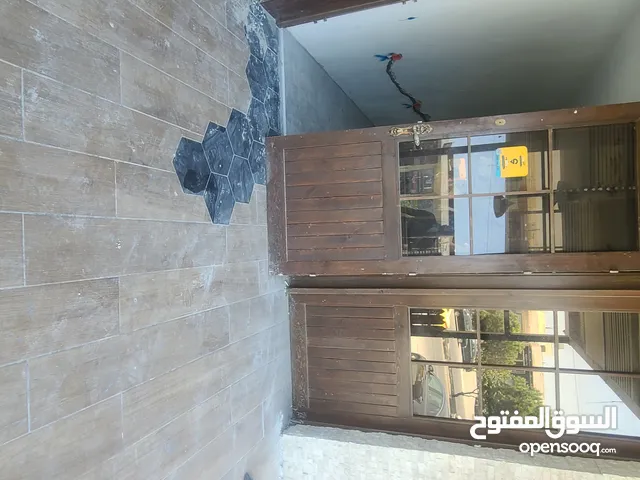 باب محل نظيف خشب نظيف