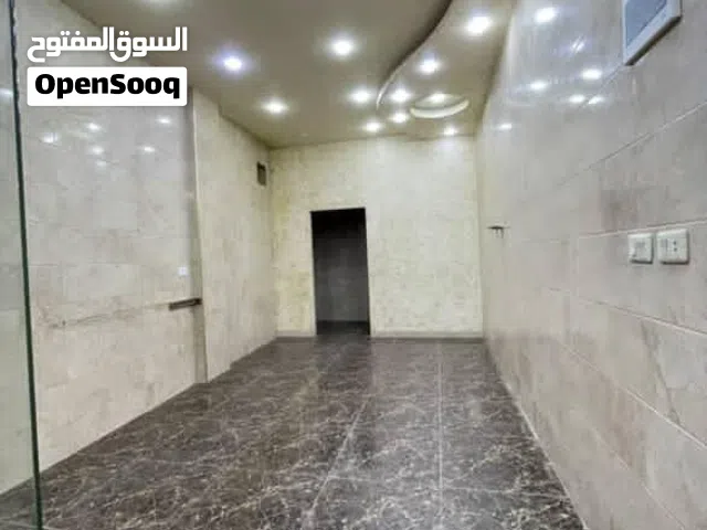 محل للايجار في الهاشمي الشمالي