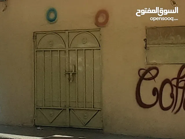 محل للايجار ومجهز ليكون محل دجاج متكامل ومبلط ومشطب ومقسم بطريقة هندسية في حارة لا يوجد بها محل دجاج