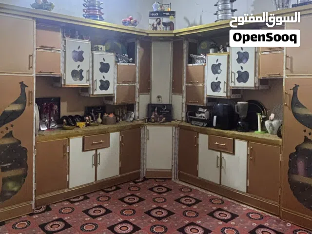 كونتر نضيف جدا تفصال 5متر بي ملاحضات بسيطة