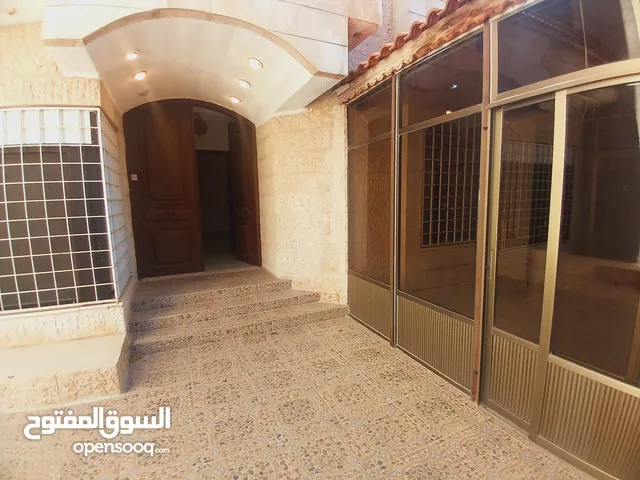 شقه فارغه ارضيه سوبر ديلوكس للايجار في الجبيهه حي الريان