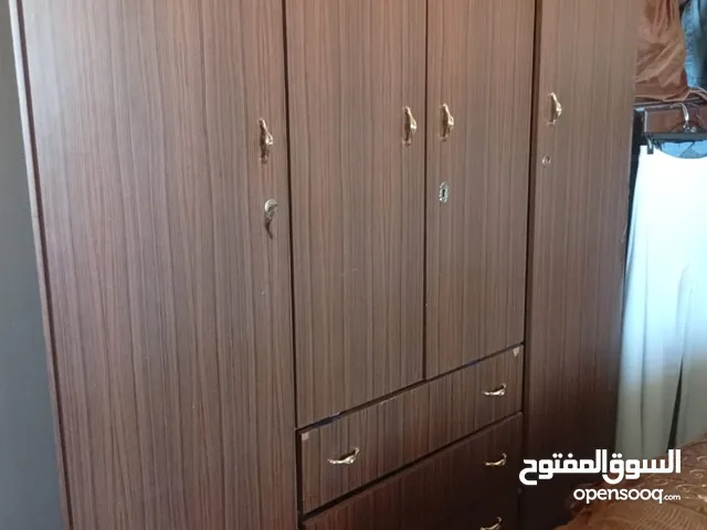 غرفه نوم مستعمله قديمه من غير تخت وخزانه صغيره