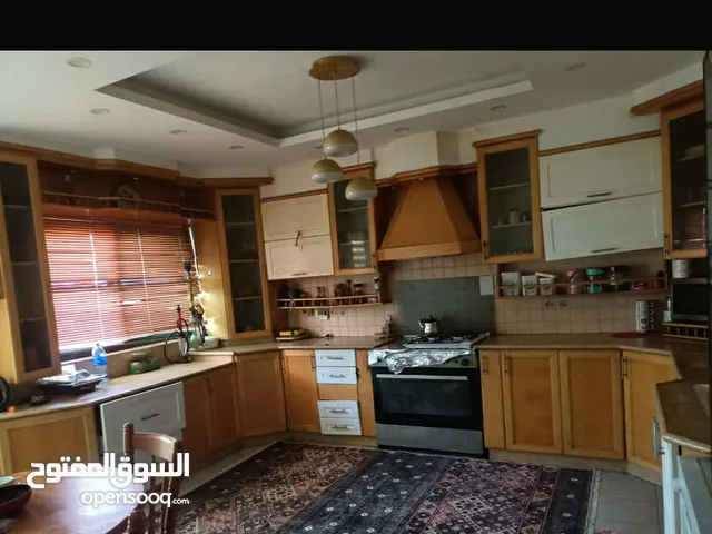 200 m2 3 Bedrooms Apartments for Rent in Ramallah and Al-Bireh Al Tira