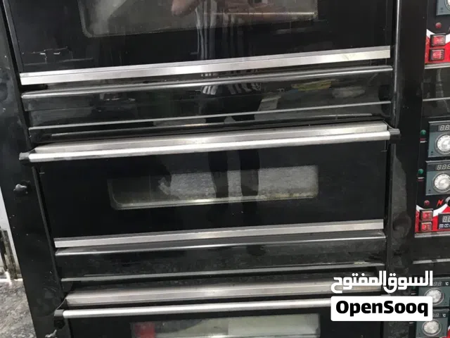 صواني ستيل للبتفور طول 48  وعرض 28 اخو جديد عدد 50صينيه