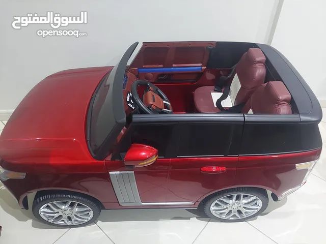 سياره اطفال للبيع سياره عالشحن متواجده بالشارقه فيها مشغلات صوتيه تشبك على الموبيل التواصل على رقم