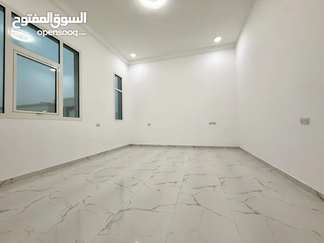للايجار ثلاث غرف وصاله مع روف خاص ثلاث حمام اول ساكن مدينه الرياض جنوب الشامخه