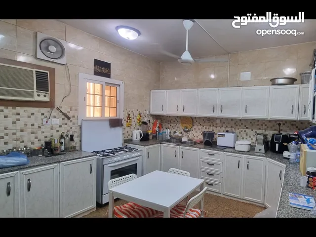 Kitchen of ten metre of cabinets only with marble slap