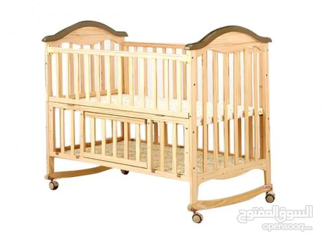 سرير للاطفال الرضع