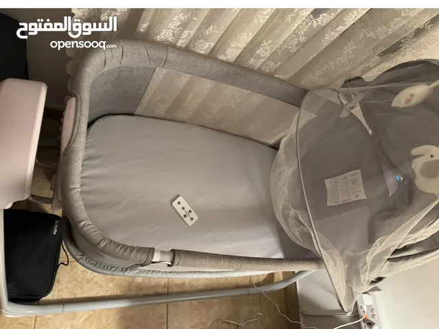 تخت هزاز بحالة ممتازة يعمل على الكهرباء معه ريموت
