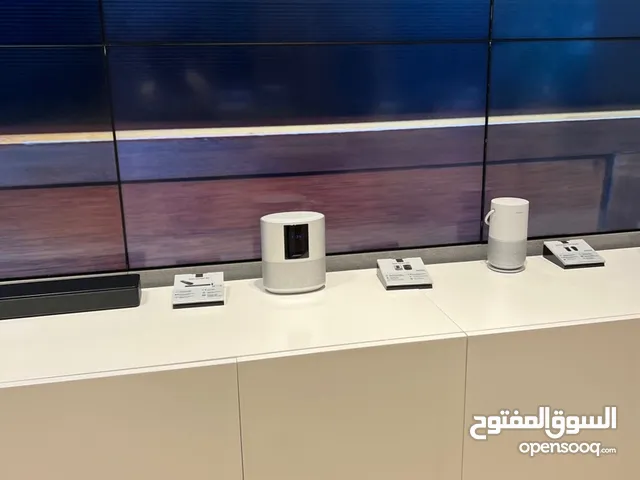 سبيكر من شركة Bose جديدة للبيع متوفر لون أكحل وأبيض Home speaker 500 وبسعر حررق .