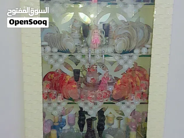 نييش ابيض اللون
