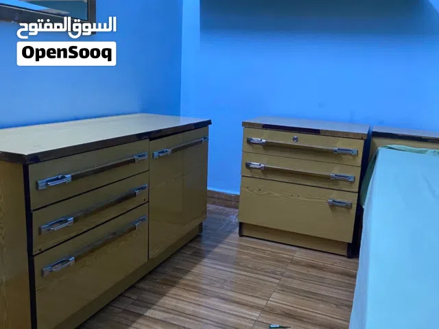 غرفة نوم بدون الفرشه خشبه قوي جدا من  الخشب الممتاز السعر 100 الموقع زرقاء حي زواهره