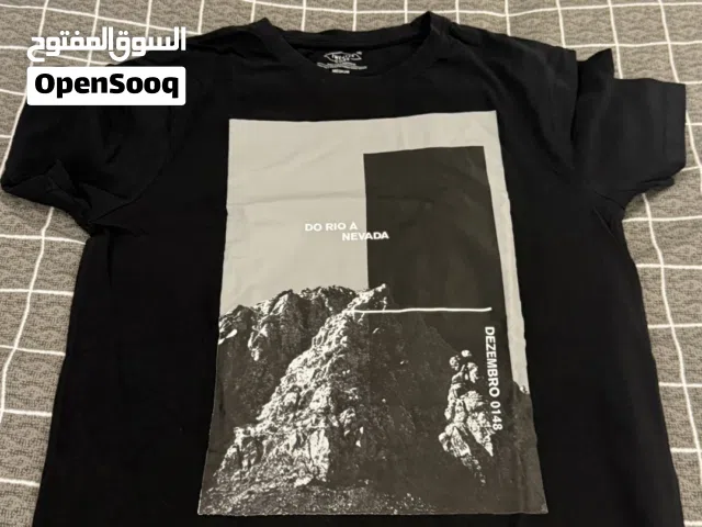 تيشيرت اسود مصور مستعمل مقاس M