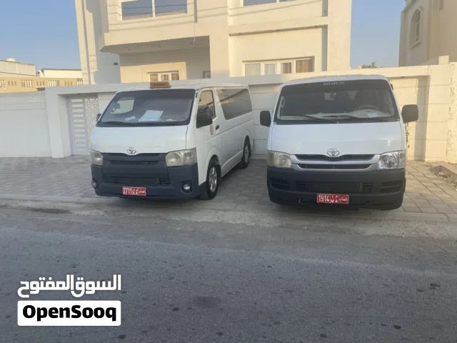 يوجد باصات لتوصيل العام