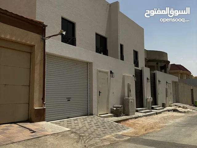 261 m2 More than 6 bedrooms Villa for Rent in Al Riyadh Al Yasmin