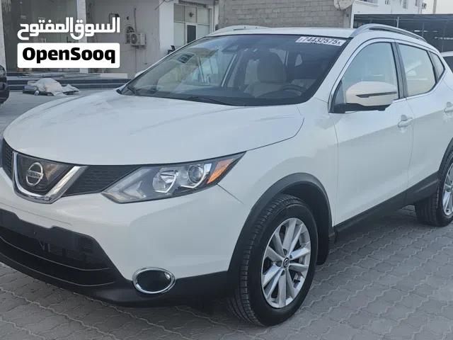 نيسان روج وارد ماشاالله جديده ماشيه 50 ألف رقم واحد بصمه شاشه  و5 كيمرات فرويل لون لؤ لؤي  دواخل بيج