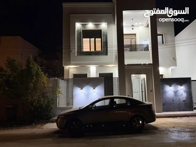 فيلا للبيع تشطيب حديث عين زارة ملكية مول دورين مفصولات مطابخ جاهزات لتوصل هاتف ووتس