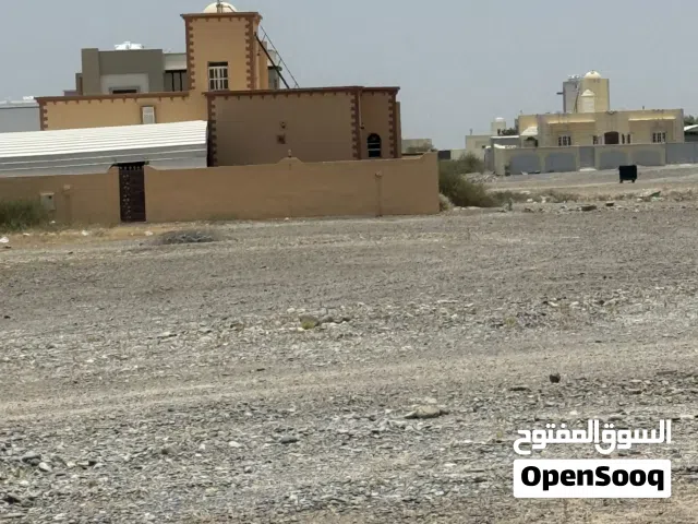 ارضين شبك ف الحزم قريبه من الشارع العام والشارع السريع وجميع الخدمات متوفره  وحنب البيوت والعمران